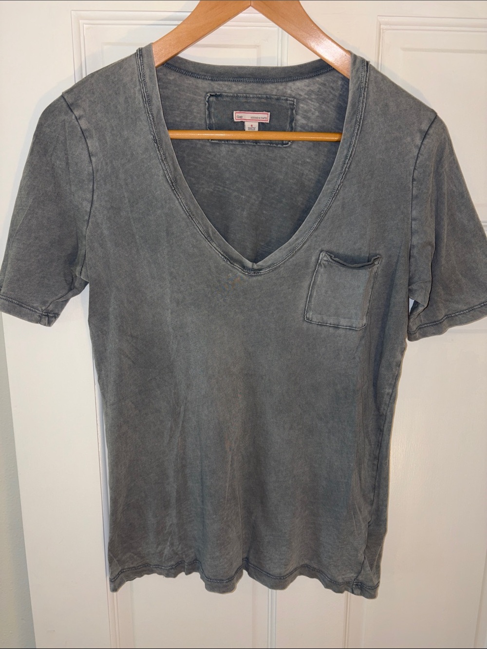 Vintage GAP Women’s Washed Gray V-Neck Pocket Tee